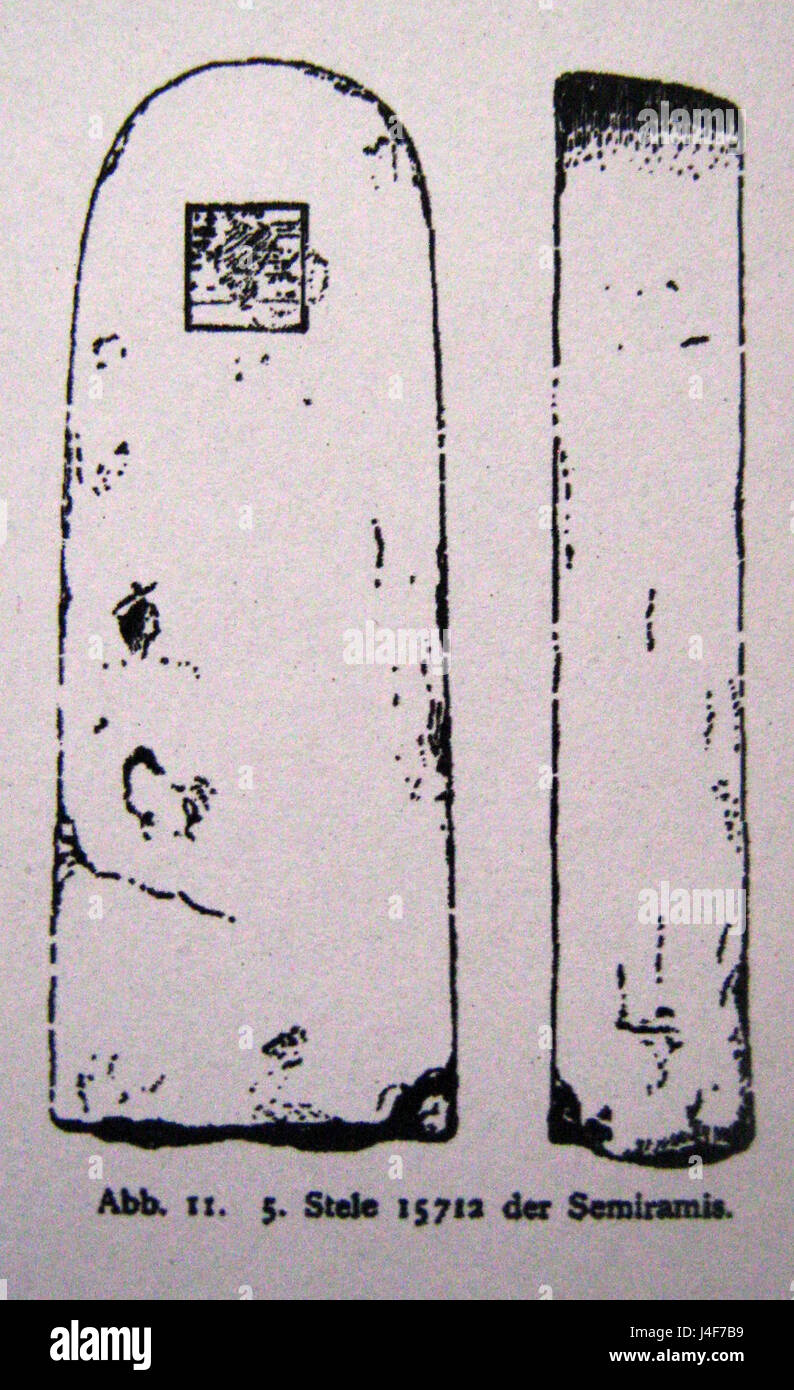 Die Stele von Sammuramat, auch bekannt als die Königin von Assyrien, ist ein altes Artefakt aus der assyrischen Stadt Assur. Es geht auf das 9. Jahrhundert v. Chr. zurück und gibt Einblicke in die Herrschaft der Königin Sammuramat, einer mächtigen assyrischen Königin während der neo-assyrischen Zeit. Stockfoto