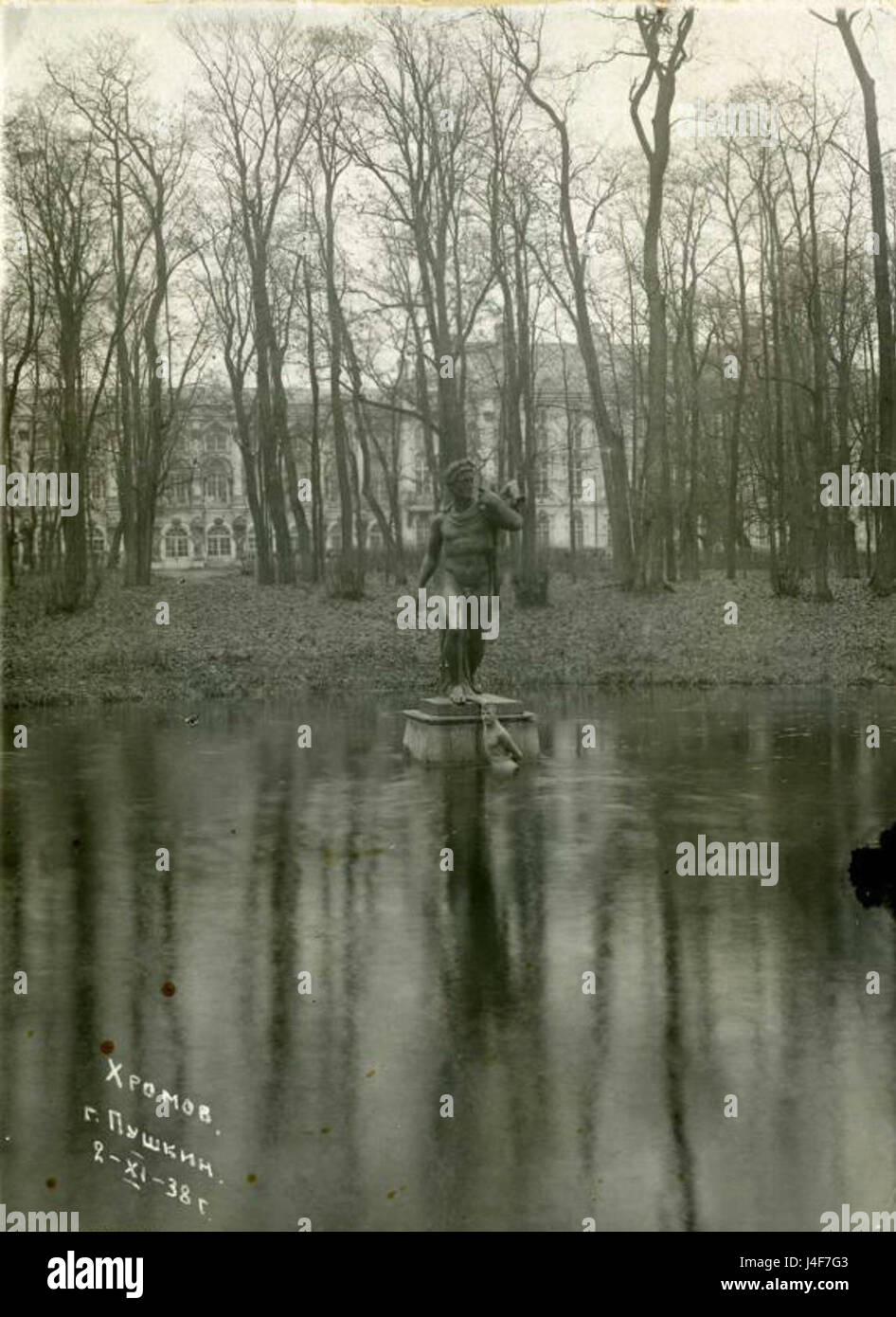 Ein altes Foto von St. Petersburg, Russland, aufgenommen im frühen 20. Jahrhundert, das die Architektur, die Straßen und die historische Atmosphäre der Stadt einfängt. Stockfoto