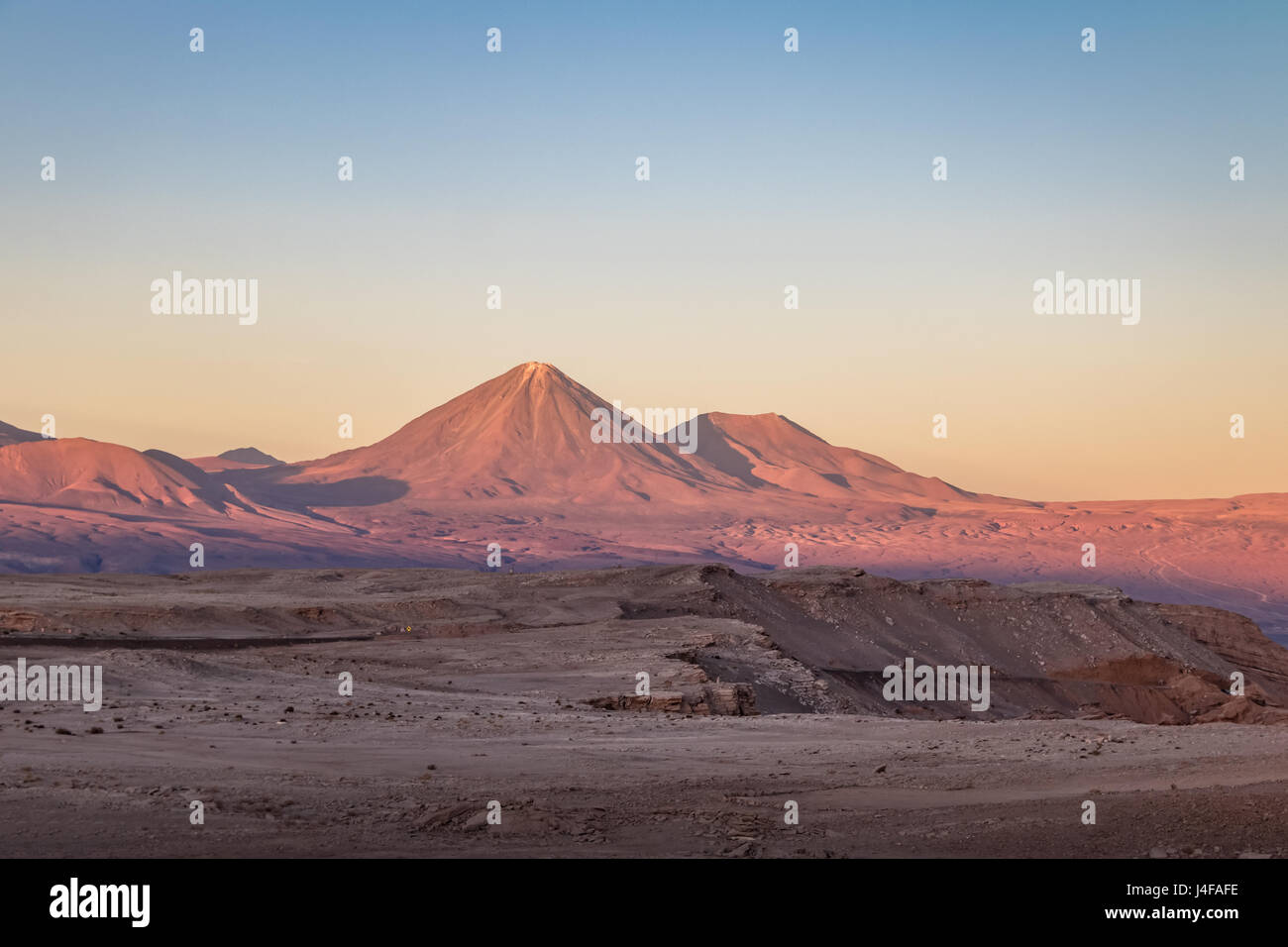 Licancabur Vulkan Blick vom Mond und das Death Valley - Atacama-Wüste, Chile Stockfoto