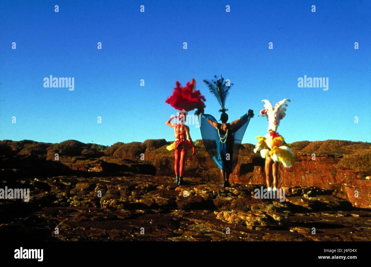 The Adventures of Priscilla, Königin der Wüste-Jahr: 1994 Australien Direktor: Stephan Elliott Terence Stamp, Hugo Weaving, Guy Pearce.  Es ist verboten, das Foto aus dem Kontext der Promotion des Films zu reproduzieren. Es muss die Filmgesellschaft und/oder der Fotograf von zugewiesen oder von autorisierten / erlaubt am Set von der Filmgesellschaft gutgeschrieben werden. Nur für redaktionelle Nutzung. Photo12 gewährt keine Persönlichkeitsrechte der Personen vertreten. Stockfoto