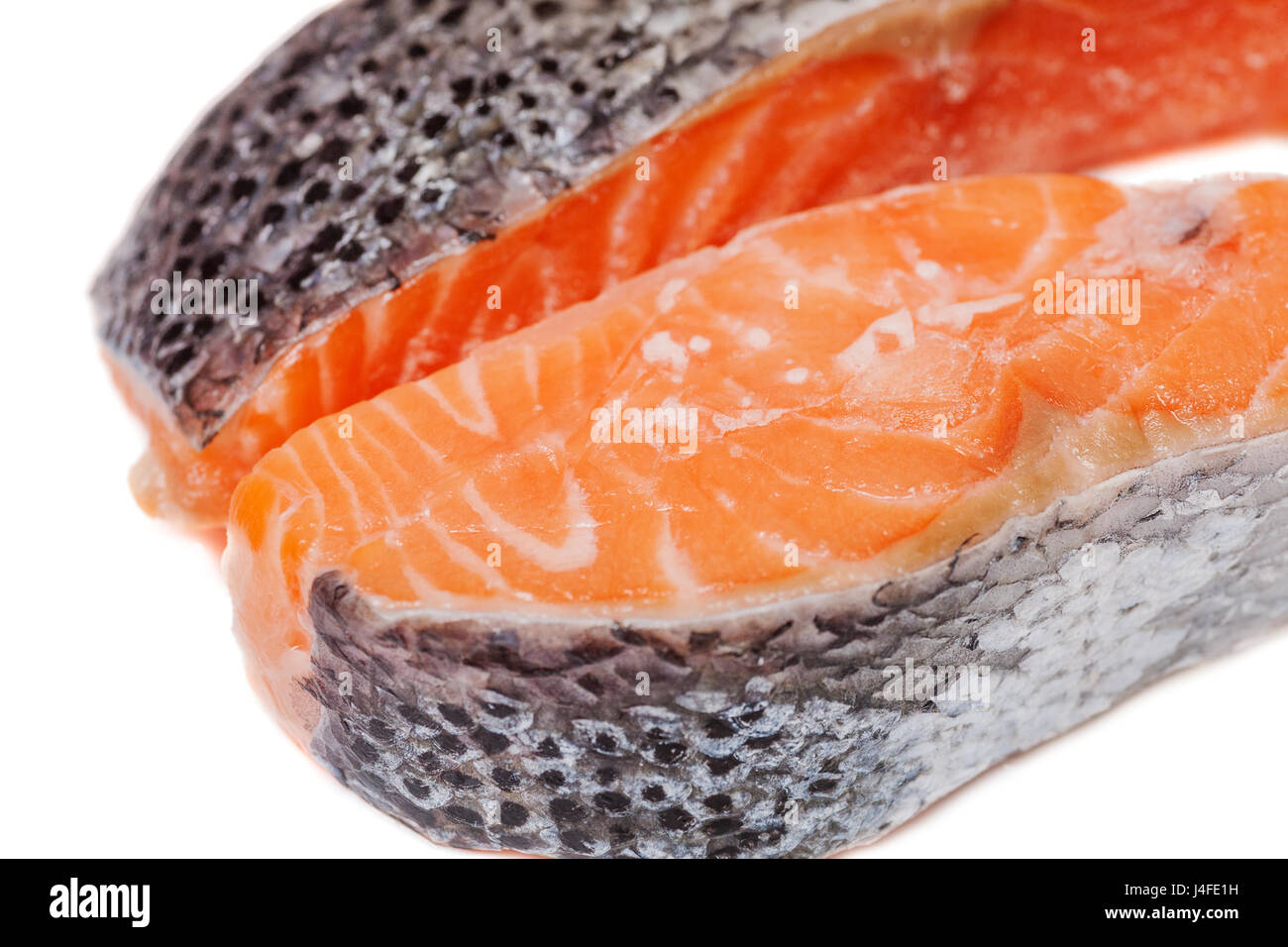 Zwei Einsätze aus rohen Lachs fischen isolierten auf weißen Hintergrund Stockfoto