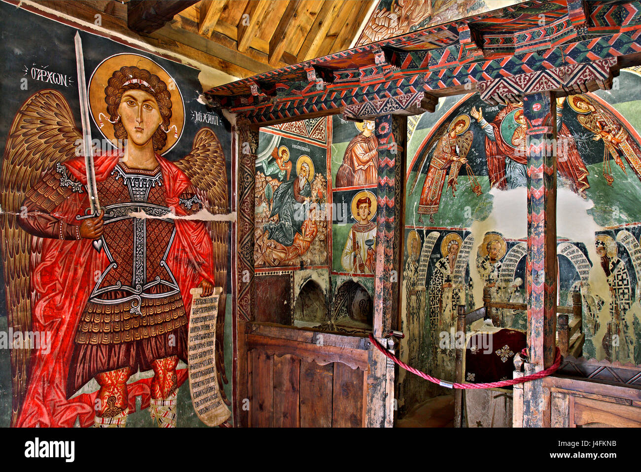 Im Inneren der Erzengel Michael Kirche (Weltkulturerbe der UNESCO) in Pedoulas Ortschaft, Troodos-Gebirge, Zypern Stockfoto