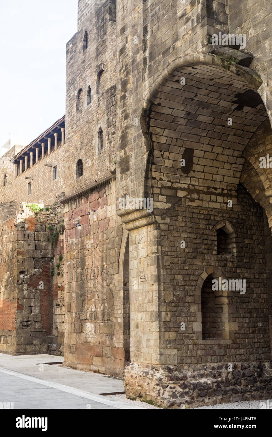 Palau Reial Major vom Placa de Ramon Berenguer el Gran, Barcelona Spanien. Stockfoto