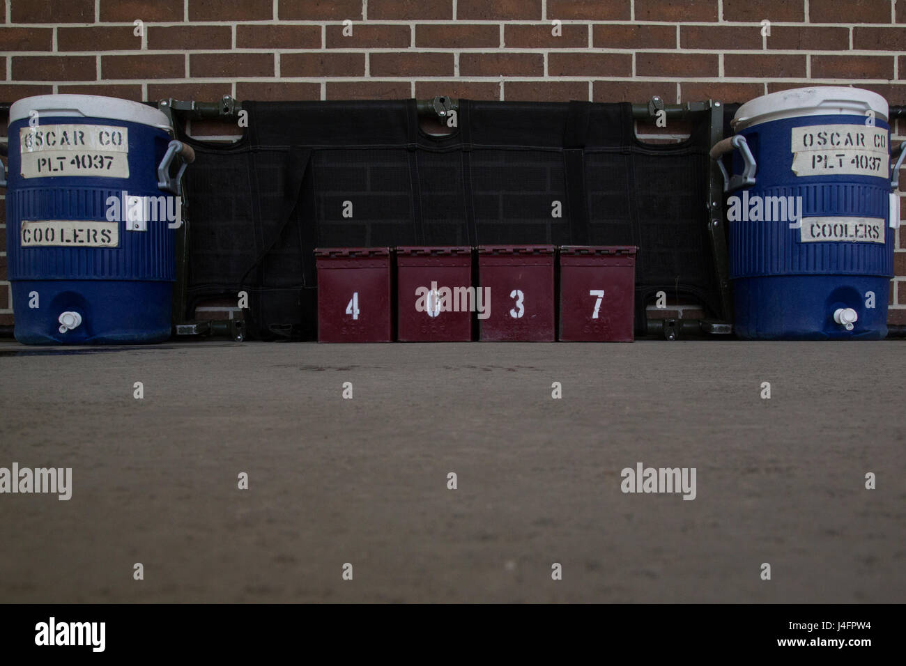 US Marine Corps rekrutieren mit Platoon 4037, Unternehmen O., 4. Bataillon, rekrutieren Training Regiment, Bühne-Getriebe beim behandelnden Klasse auf Marine Corps rekrutieren Depot Parris Island, SC, 29. September 2016. Im gesamten Rekrut training werden Rekruten auf einen Anfangs- und Endwert Test über Marinekorps wissen getestet werden. (U.S. Marine Corps Foto von Lance Cpl. Mackenzie Carter/freigegeben) Stockfoto