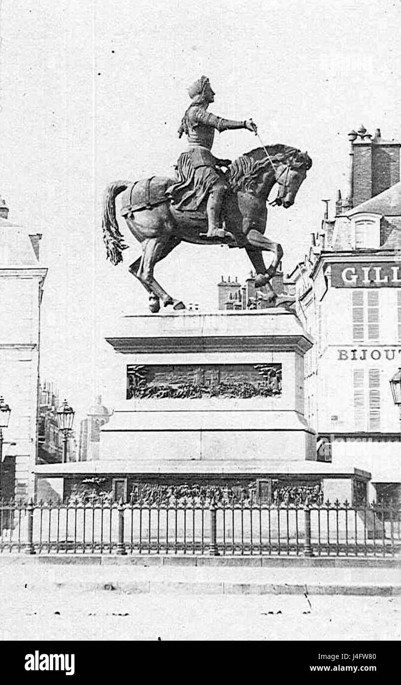 Die Statue von Jeanne d’Arc (Jeanne d’Arc) stellt die französische Nationalheldin und heilige dar. Sie würdigt ihre Tapferkeit und Führung während des Hundertjährigen Krieges, insbesondere ihre Rolle bei der Aufhebung der Belagerung von OrlÃ. Stockfoto