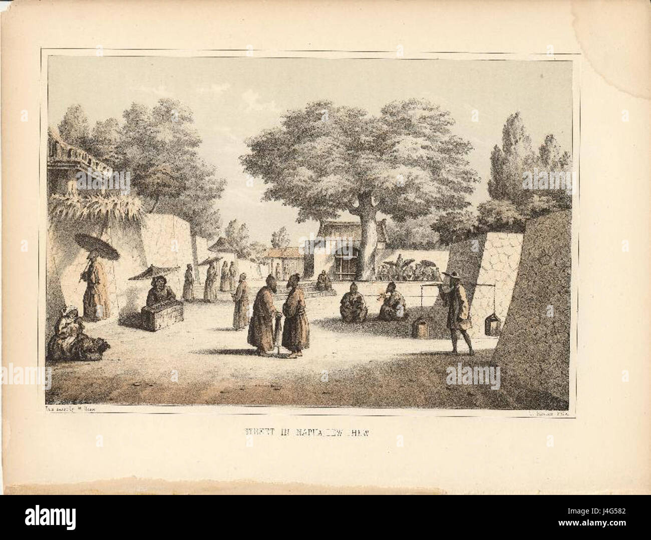 Dieses Bild zeigt eine Straßenszene in NAPHA, Lew Chew (modernes Okinawa), die traditionelle Architektur und das tägliche Leben in dieser japanischen Region während einer bestimmten historischen Periode beleuchtet. Stockfoto