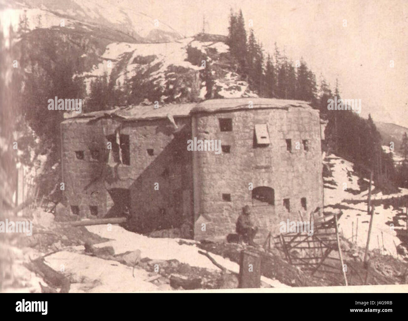 Sperre Ruaz bezieht sich auf einen Namen, der an ein historisches oder künstlerisches Thema gebunden sein kann. Weitere Untersuchungen wären erforderlich, um den genauen Bezug und den genauen Kontext zu ermitteln. Ohne weiteren Kontext ist es schwierig, die genaue Bedeutung oder den Ursprung von „Sperre Ruaz“ zu bestimmen. Stockfoto