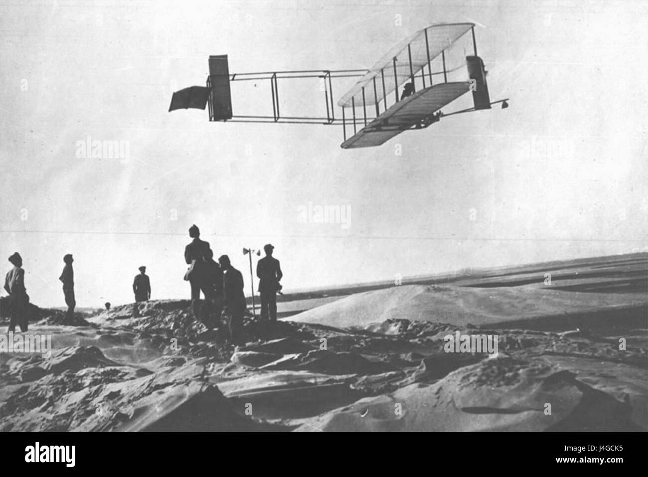 Im Oktober 1911 erreichte Orville Wright einen Flug in Kitty Hawk, North Carolina, was einen bedeutenden Fortschritt bei Experimenten ohne Antrieb bedeutete. Stockfoto Im Oktober 1911 erreichte Orville Wright einen Flug in Kitty Hawk, North Carolina, was einen bedeutenden Fortschritt bei Experimenten ohne Antrieb bedeutete. Stockfoto