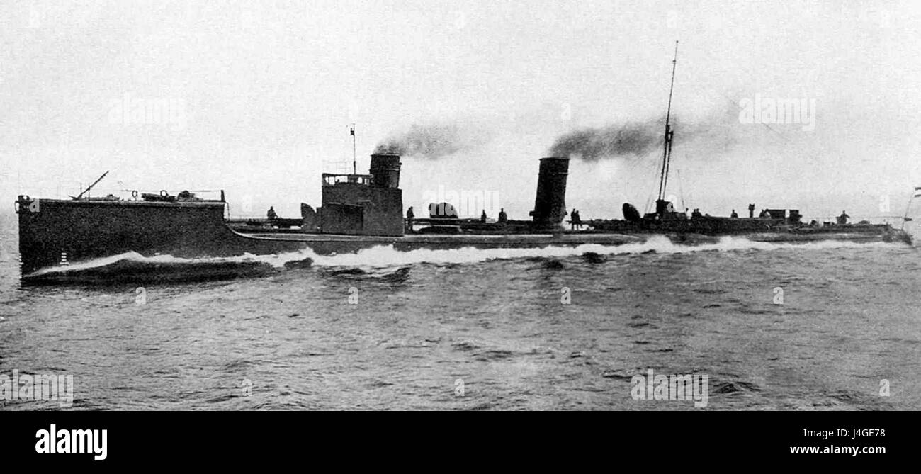 Die SMS V 161 (1) ist eine Bezeichnung, die sich wahrscheinlich auf ein deutsches Marineschiff bezieht, wobei die SMS angibt, dass es Teil der kaiserlichen deutschen Marine war. Weitere Einzelheiten würden seine Rolle während seiner Dienstzeit beschreiben. Stockfoto