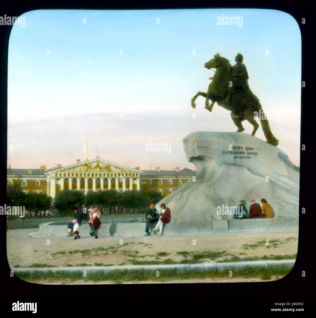 Sankt Petersburg. Peter das große Denkmal (der eherne Reiter) auf Senatskaia Ploshchad', mit der Admiralität Gebäude auf der Rückseite 2 Stockfoto