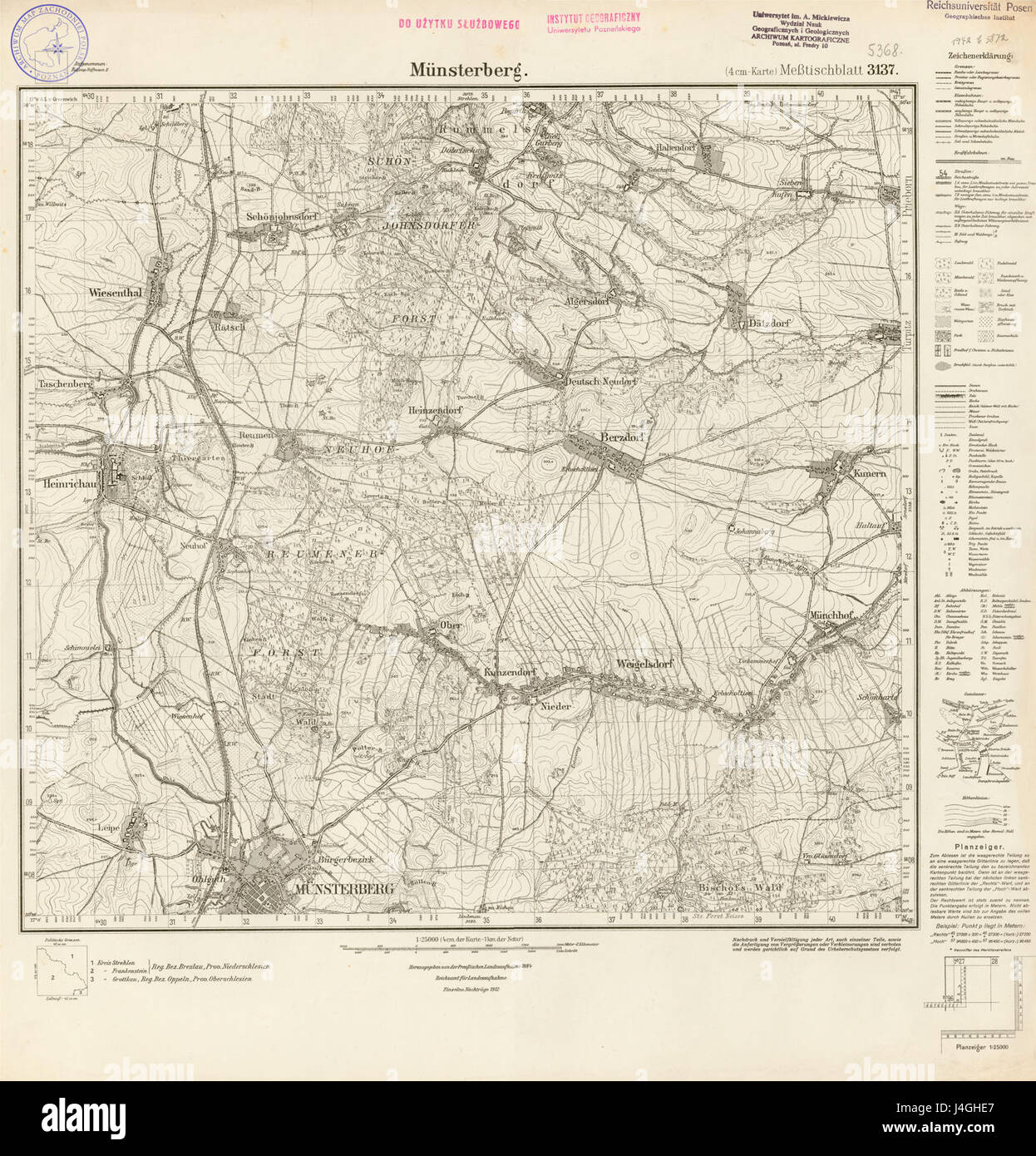 „Slottet Kunern och Haltauf i Munsterberg“ bezieht sich auf historische Schlösser in der Region Munsterberg, die für ihre architektonische Bedeutung im mittelalterlichen Europa bekannt sind. Die Strukturen waren von zentraler Bedeutung für die regionale Machtdynamik und zeugen vom Feudalsystem der damaligen Zeit. Stockfoto