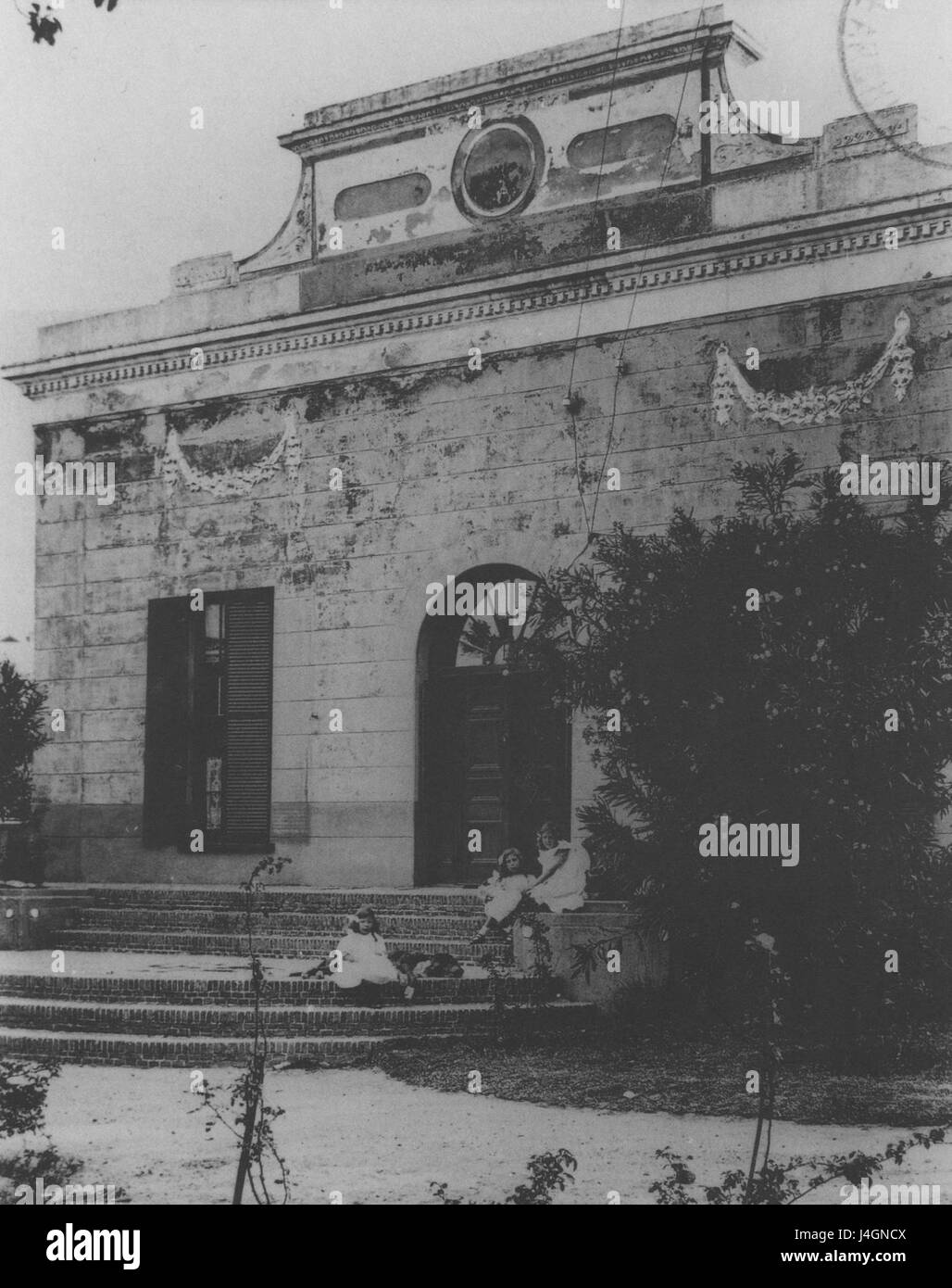 Saasveld House ist ein historisches Gebäude in der südafrikanischen Provinz Westkap. Es ist bekannt für seine architektonische Bedeutung und historische Bedeutung in der Region. Stockfoto