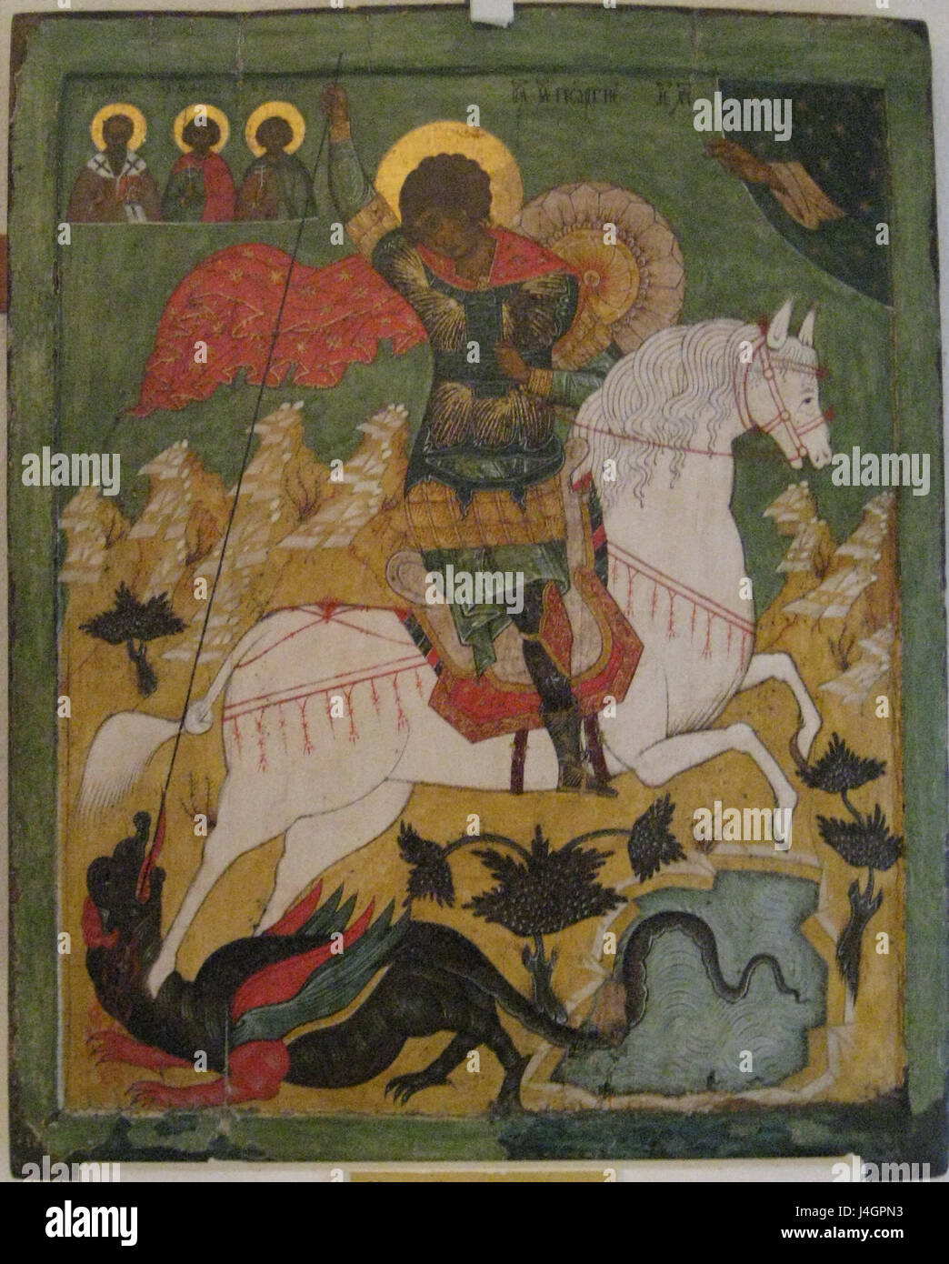 Eine Darstellung des Heiligen Georg aus dem 16. Jahrhundert im Pskow-Museum. Dieses Kunstwerk zeigt die legendäre Figur des Heiligen Georg, der den Drachen tötet, ein Symbol für Tapferkeit und Tugend. Stockfoto