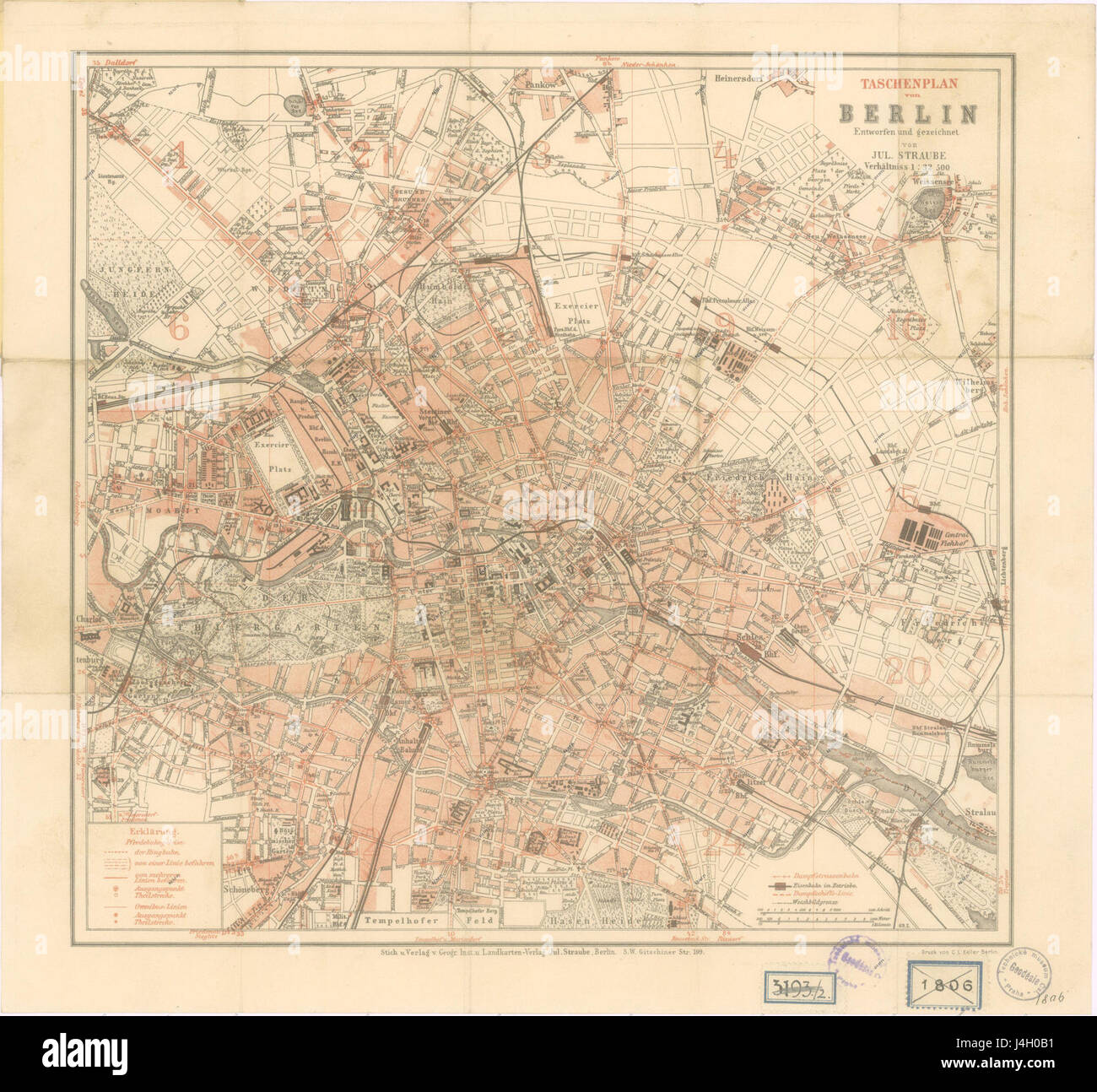 Diese Taschenkarte von Straube aus dem Jahr 1896 zeigt das Stadtbild und die Infrastruktur der Stadt während dieser Zeit und bietet einen Überblick über die Stadtplanung und -Entwicklung im Berlin des späten 19. Jahrhunderts. Stockfoto