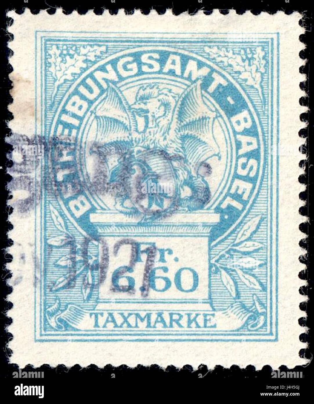 Dieses historische Dokument aus Basel, Schweiz, aus dem Jahr 1920, zeigt einen Umsatzrekord des Betreibungsamtes mit einer Belastung von 6,60 Schweizer Franken. Sie repräsentiert das Finanzmanagement und die öffentliche Dokumentation in der Schweiz des frühen 20. Jahrhunderts. Stockfoto