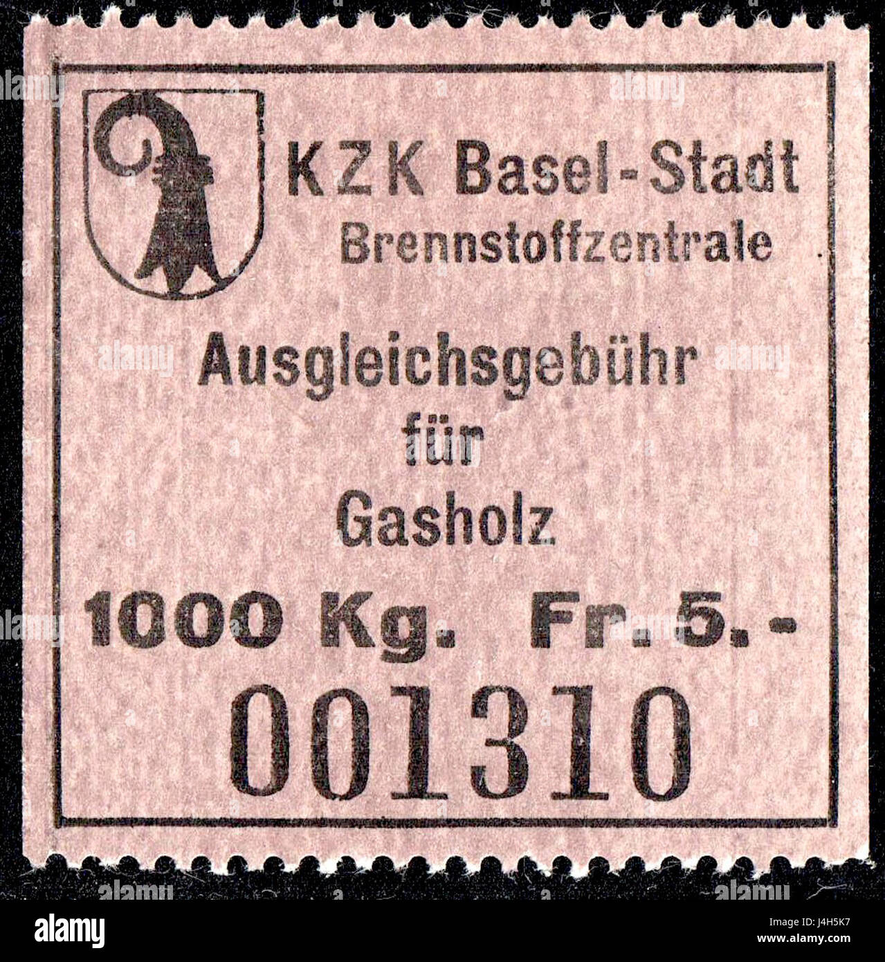 Auf dieser Schweizer Steuermarke aus Basel aus dem Jahr 1941 wird eine Kriegssteuer von 5 Franken erhoben. Der Stempel repräsentiert die Bemühungen der Schweiz, die Kriegsfinanzierung während des Zweiten Weltkriegs zu unterstützen Stockfoto