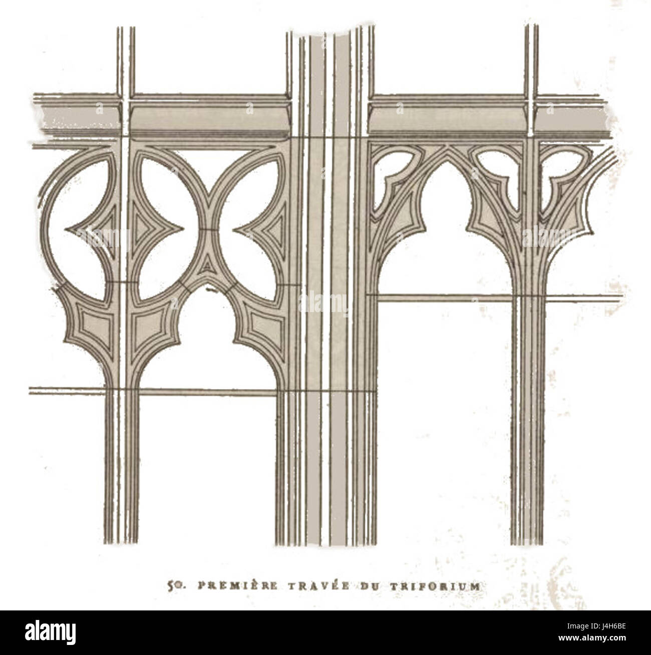 Das Triphorium in St. Urbain ist ein architektonisches Merkmal in der Kirche, das sich speziell auf Seite 171 einer verwandten Architekturstudie befindet. Sie stellt einen Teil des Kirchendesigns dar, der mittelalterliche gotische Elemente zeigt. Stockfoto