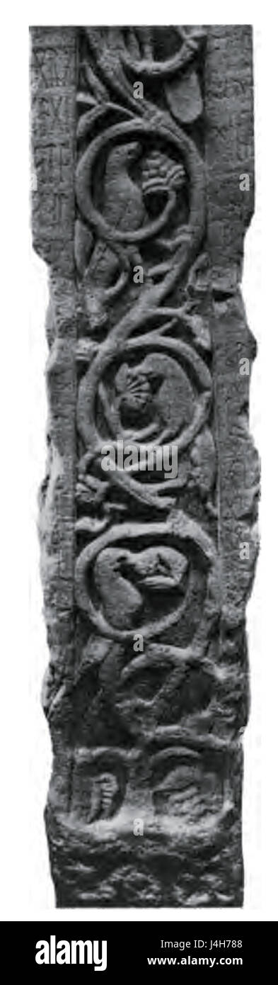 Das Ruthwell Cross ist ein historisches angelsächsisches Steinkreuz in Dumfries und Galloway, Schottland. Die Westwand, nahe am unteren Ende, zeigt detaillierte Schnitzereien, die für die frühmittelalterliche christliche Kunst von Bedeutung sind und sowohl heidnische als auch christliche Einflüsse widerspiegeln. Stockfoto