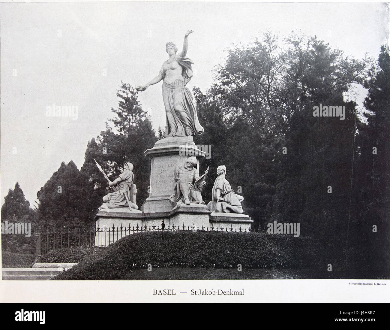 Ein Denkmal in Basel, Schweiz, bekannt als St. Jakobsdenkmal. Das Denkmal ehrt den Heiligen Jakob und ist ein bemerkenswertes historisches und religiöses Wahrzeichen der Stadt, das die Kultur- und Religionsgeschichte Basels markiert. Stockfoto