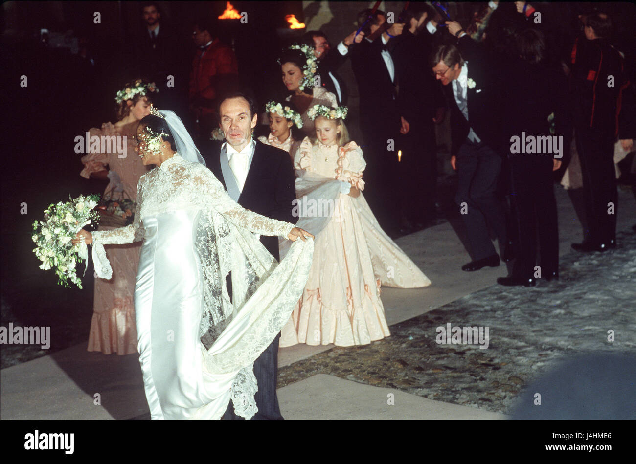 Diana Ross heiratet den norwegische Reeder Arne Naess am 1. Februar 1986 in Romainmotier (Schweiz). Diana Ross begann ihre Karriere als Mitglied von "The Supremes" und arbeitet als Solo-Künstler seit den 1970. Geboren am 26. März 1944 in Detroit (USA).    | weltweite Nutzung Stockfoto