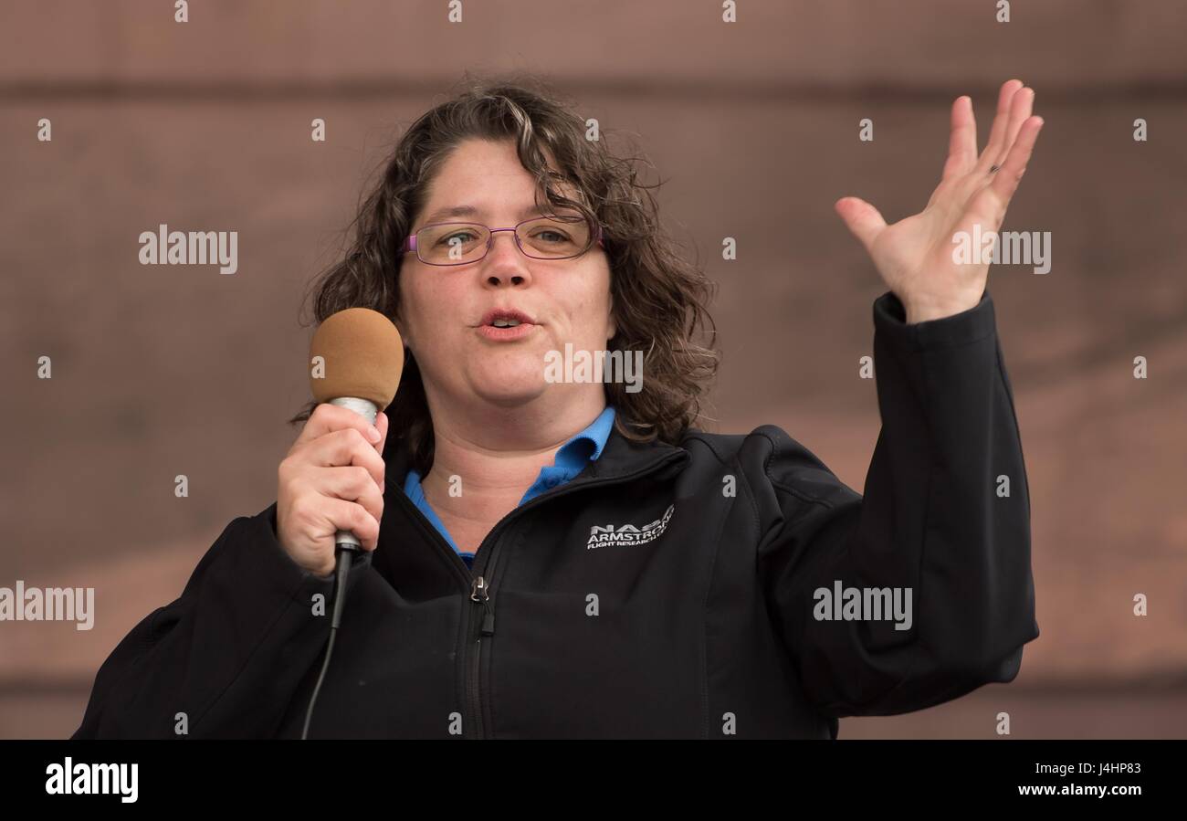 NASA Aeronautics Research Mission Directorate Einstein Fellow April Lanotte spricht während der Mars Neujahr STEM Feier 6. Mai 2017 in Mars, Pennsylvania.     (Foto von Bill Ingalls/NASA über Planetpix) Stockfoto