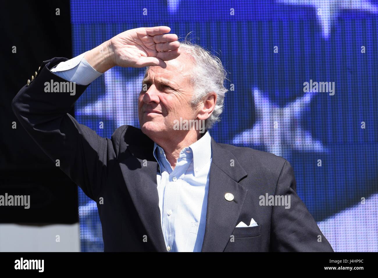 USA South Carolina Gouverneur Henry McMaster Uhren eine Antenne Demonstration während der South Carolina National Guard Luft und Boden Expo Eröffnungsfeier am McEntire Joint National Guard Base 6. Mai 2017 in Eastover, South Carolina.     (Foto von Edward Snyder/DOD über Planetpix) Stockfoto