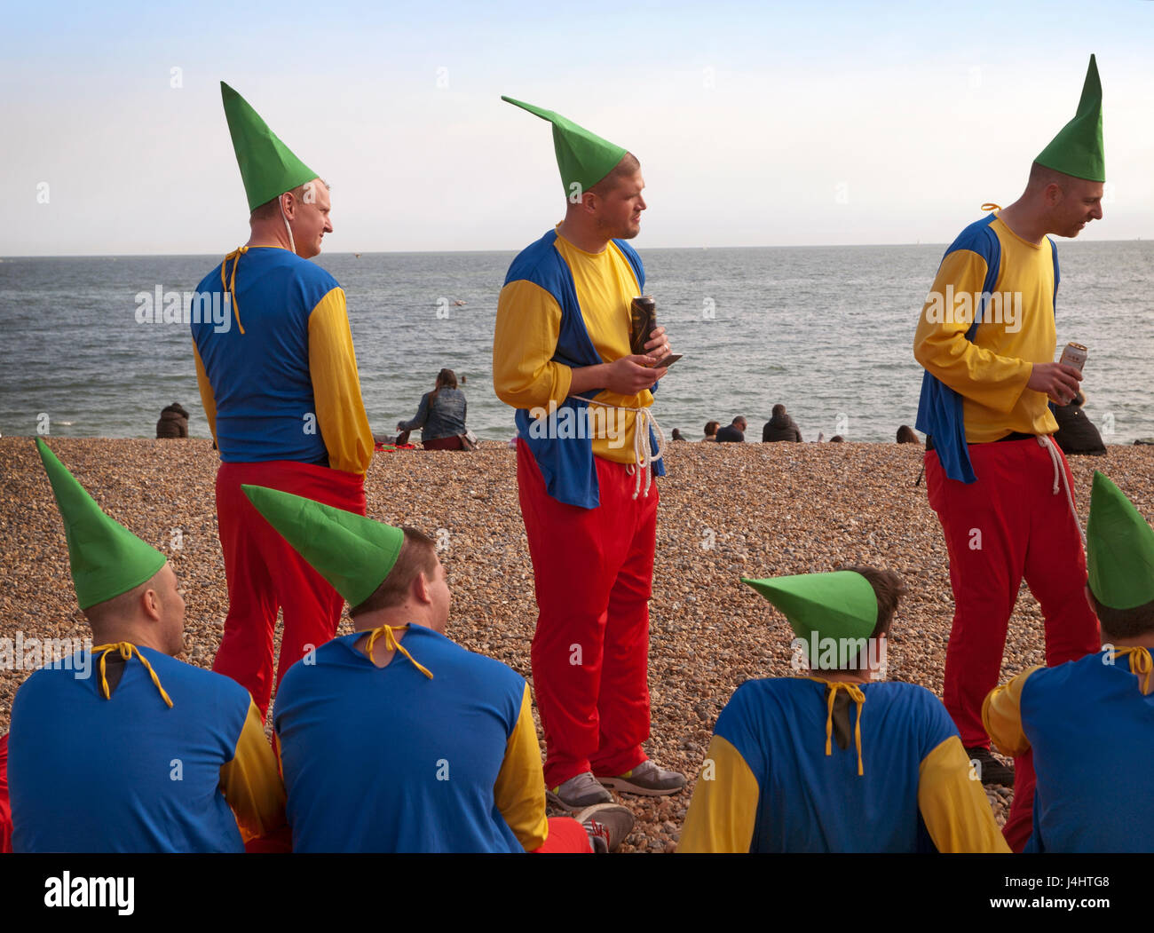 Ein Elf Themen Junggesellenabschied auf Brighton beach Stockfoto