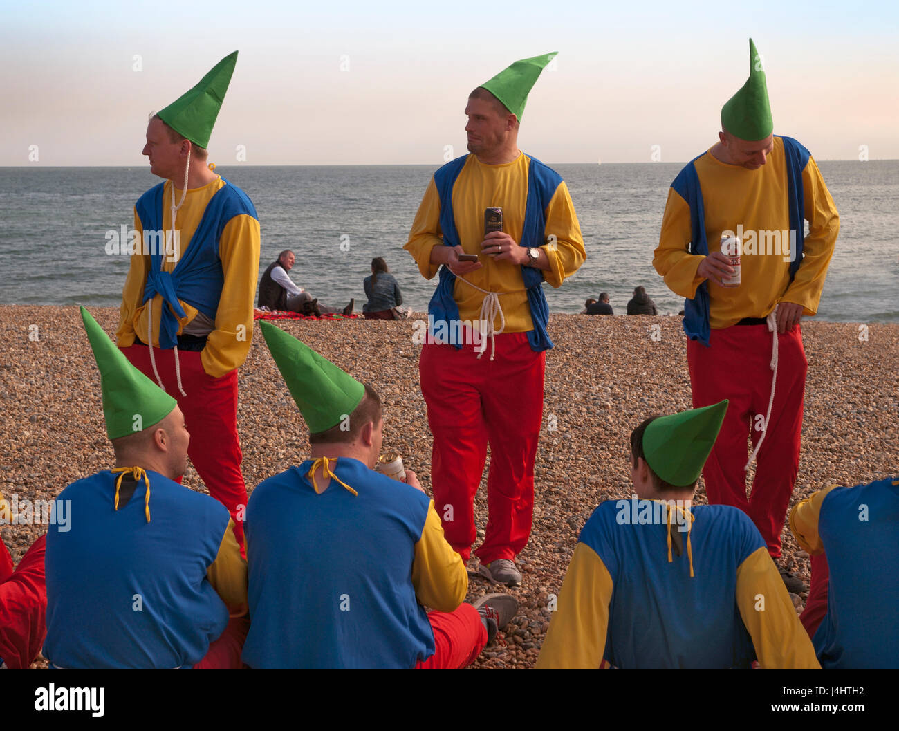 Ein Elf Themen Junggesellenabschied auf Brighton beach Stockfoto