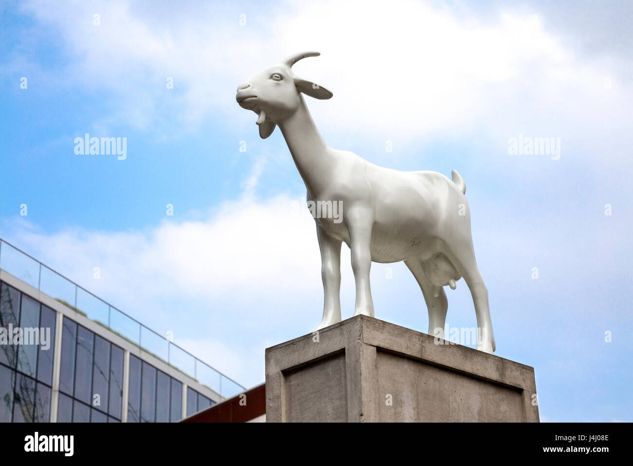 "Ich Ziege" Skulptur von Kenny Hunter in Spitalfields Market, London, UK Stockfoto