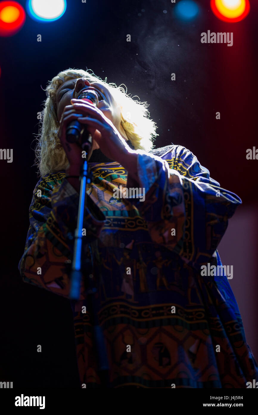 Hannah Hooper, führt Sänger von GROUPLOVE auf 2017 Beale Street Music Festival in Tom Lee Park in Memphis, Tennessee am 5. Mai 2017. Stockfoto