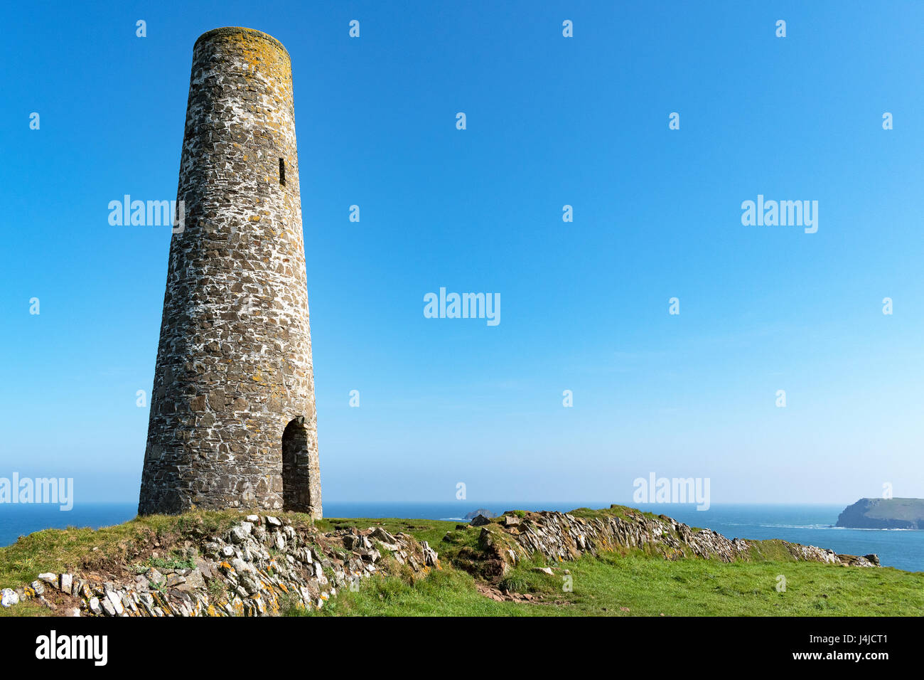 der Daymark Turm an Schrittmotoren Punkt in Cornwall, England, uk. Stockfoto