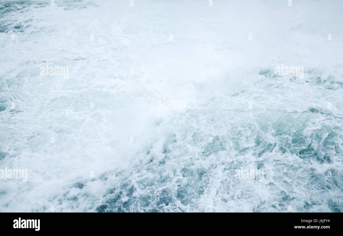 Meerwasser mit Schaum und Wellen, natürlichen Hintergrundfoto Stockfoto