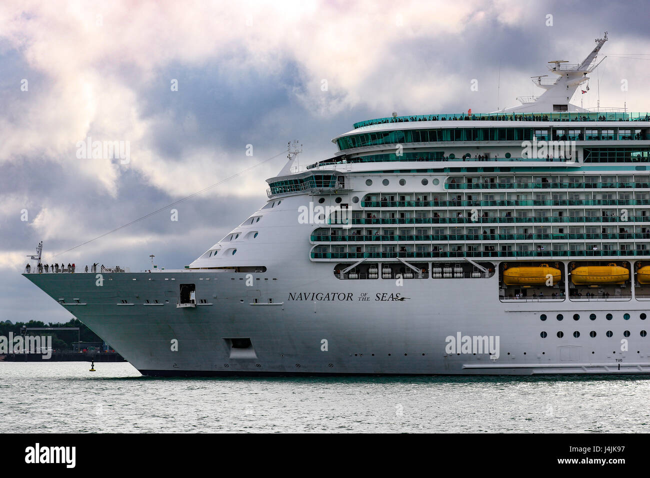 Royal Caribbean MS Navigator of the Seas fährt Southampton Port. Stockfoto