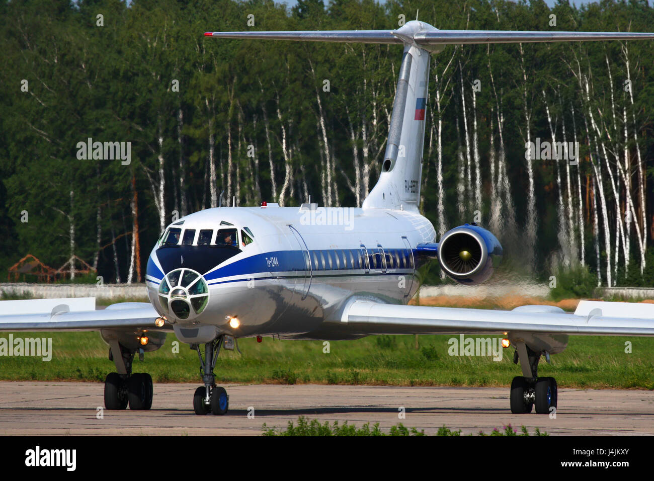 CHKALOVSKY, MOSCOW REGION, Russland - 5. Juli 2010: Tupolew Tu-134A-3 RA-65573 der russischen Luftwaffe des Rollens bei Chkalovsky. Stockfoto