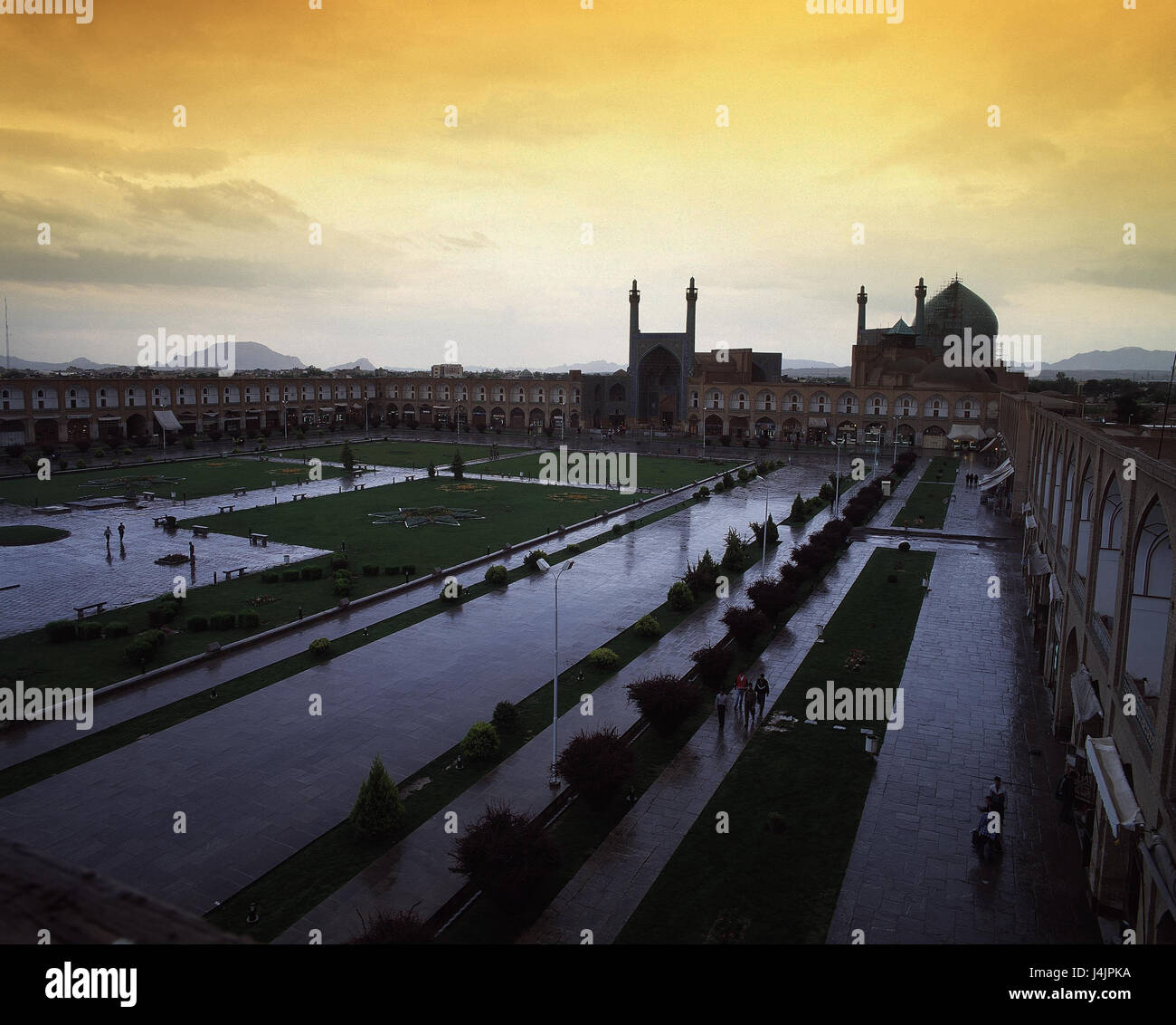 Iran, Isfahan, Schlossanlage, Frauen Moschee, abends draußen hell, Park, Park, gut, Spiel von Wasser, Moschee, Lotfollah-Moschee, Ort von Interesse, Struktur, Architektur, glauben, Religion, Kirche, islamische, Stockfoto