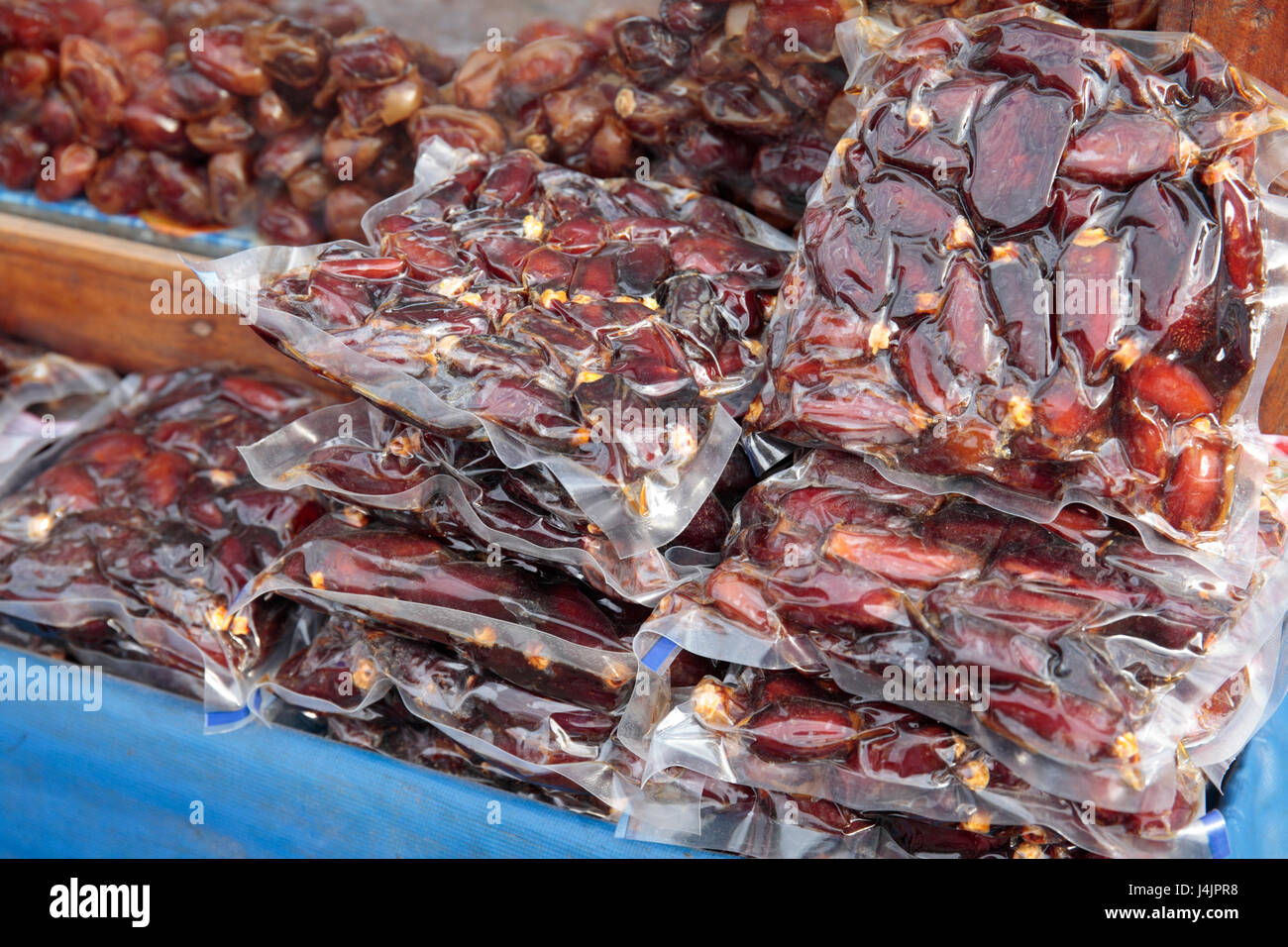 Stammt aus der Dattelpalme (Phoenix Dactylifera) für den Verkauf im Markt, Stone Town, Sansibar, Tansania. Stockfoto