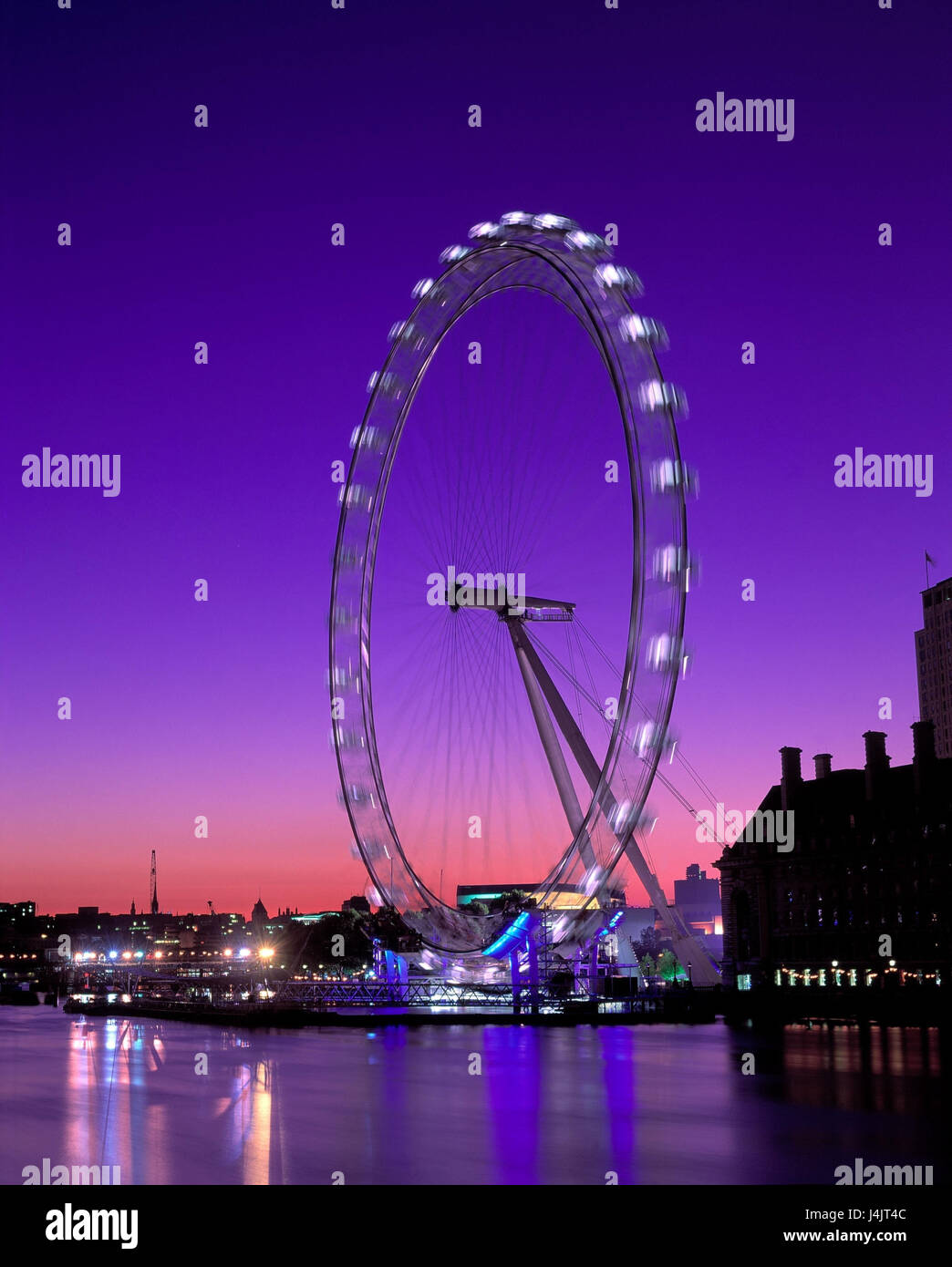 Big Dipper "London Eye", die Themse, Nacht in Großbritannien, London, England, Stadt, Hauptstadt, Ort der Zinsen, Fluß, Themse, Millennium, die größte Achterbahn der Welt, Attraktion, Nachleuchten, nachts, Beleuchtung, Illuminateds, keine Property-Release Stockfoto