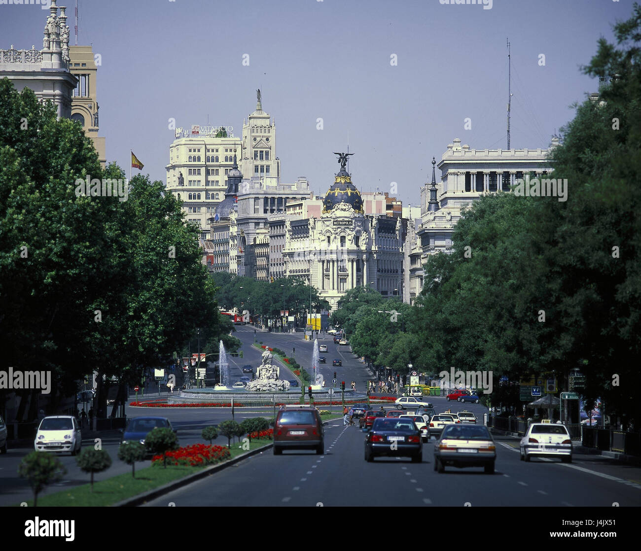 Spanien, Madrid, Puerto de Alcala, Blick auf die Stadt Europas, Zentralspanien, Innenstadt, Stadt, Hauptstadt, Gebäude, Straße, Hauptstraße, Verkehr, Architektur, Ort von Interesse, Boulevard, Strukturen Stockfoto