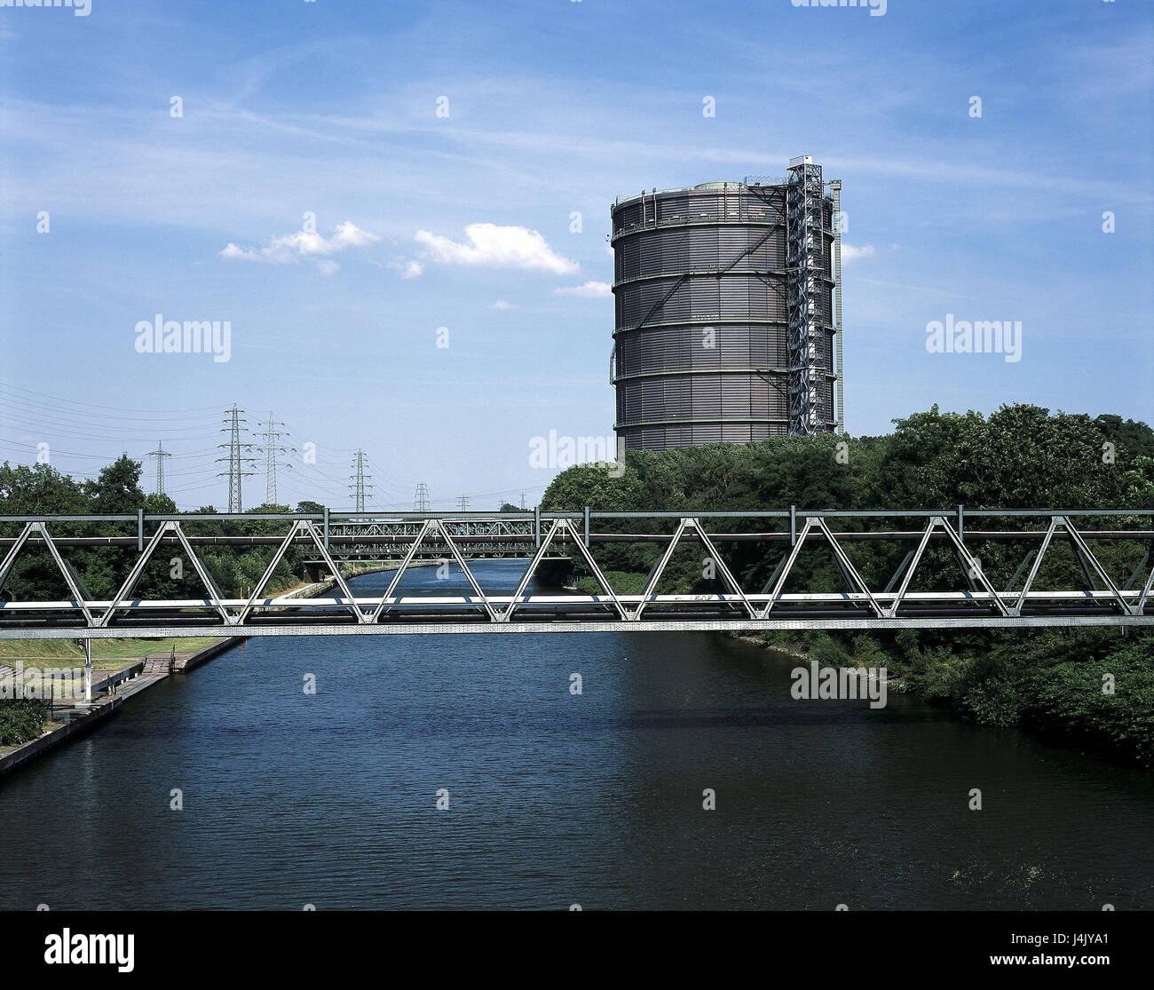 Deutschland, Nordrhein-Westfalen, Oberhaus, Gasometer, Kanal-Brücke, Rhein-Herne-Kanal Ruhr Gebiet, Stadt, Ausstellungshalle, IBA Emscher, Kanal, Brücke, eiserne Brücke Stockfoto