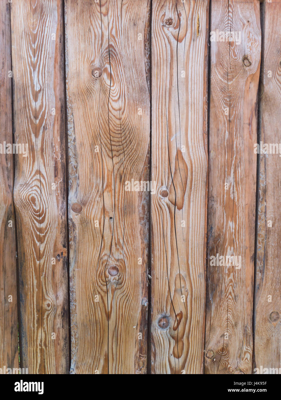 Strukturierte Holzbohlen mit Rissen und Löchern Hintergrund Stockfoto
