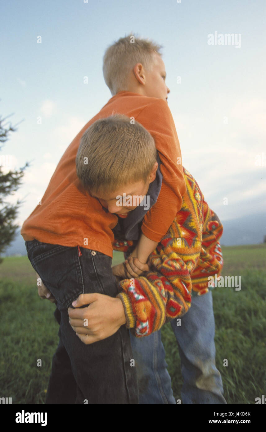 Raufen und rangeln -Fotos und -Bildmaterial in hoher Auflösung – Alamy