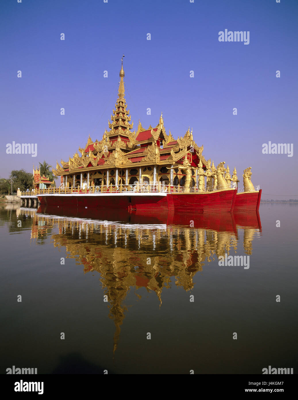 Burma, Mandalay, Taungthaman-See, Tempel, Asien, Süd-Ost-Asien, Indochina, Burma, Myanmar Naingngandaw Pyidaungsu Taungthaman See, mehr schwimmen, Pagode, Stupa, vergoldet, gold, Golden, Schwimmen in der Nähe Ort von Interesse, Struktur, Architektur Stockfoto