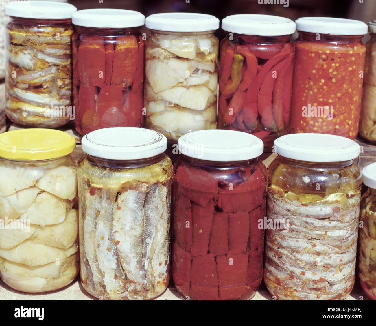 Italien, Kalabrien, Erhaltung, Gläser, Gemüse, Fisch, eingefügt Süditalien, Vertrieb, Nahrung, Lebensmittel, Spezialitäten, eingefügt, Haltbarkeit, langlebig, Konserven, Konservierung, Glas-Konserven, Stillleben Stockfoto