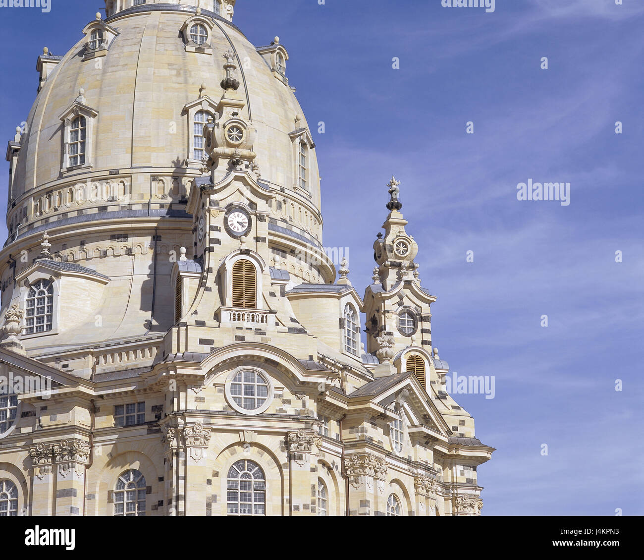 Deutschland, Sachsen, Dresden, Neumarkt, Frauenkirche, Detail Europa, Norddeutschland, Stadt, Landeshauptstadt, Gebäude, Kirche, Heilige Bau, Architektur, Struktur, Wahrzeichen, Sehenswürdigkeit, Builds, begonnen im Jahre 1726, geweiht im Jahre 1734, Architektin G Bähr, Barockkirche, Baustil Barock, mittleren Abschnitt, Uhrturm, Kuppel Stockfoto
