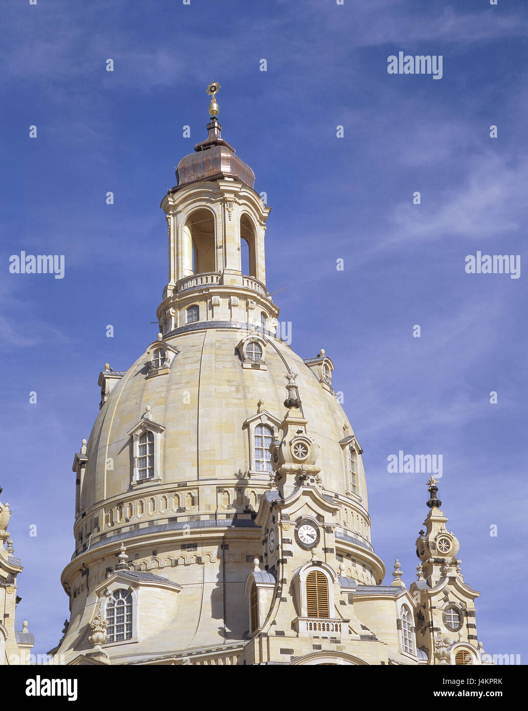 Deutschland, Sachsen, Dresden, Neumarkt, Frauenkirche, Detail Europa, Norddeutschland, Stadt, Landeshauptstadt, Gebäude, Kirche, Heilige Bau, Architektur, Struktur, Wahrzeichen, Sehenswürdigkeit, Builds, begonnen im Jahre 1726, geweiht im Jahre 1734, Architektin G Bähr, Barockkirche, Baustil Barock, mittleren Abschnitt, Uhrturm, Kuppel Stockfoto