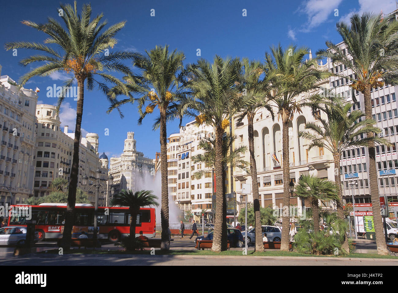 Spanien, Valencia, Stadtzentrum, Altstadt, Plaza del Ayuntamiento, Sommer Europa, Valäncia, Valencia Stadt, Blick auf die Stadt, Hauptplatz, quadratisch, gut, Palmen, Straßenszene, Verkehr Stockfoto