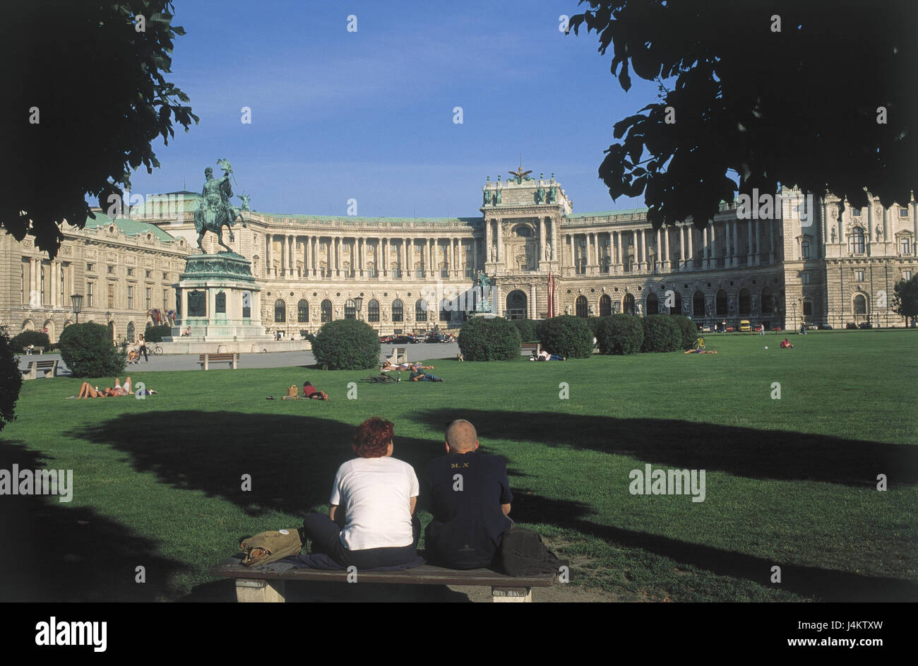 Österreich, Wien, heroischen quadratisch, New Castle, Reiterstatue Europa, Bundeshauptstadt, Kapital, quadratisch, Gebäude, Palast, Baustil, Architektur, Architektur, Barockfassade, Statue, Bronzestatue, bluten, Park, Park, Tourist, Ort von Interesse, die Kultur, die Straße der Kaiser und Könige Stockfoto