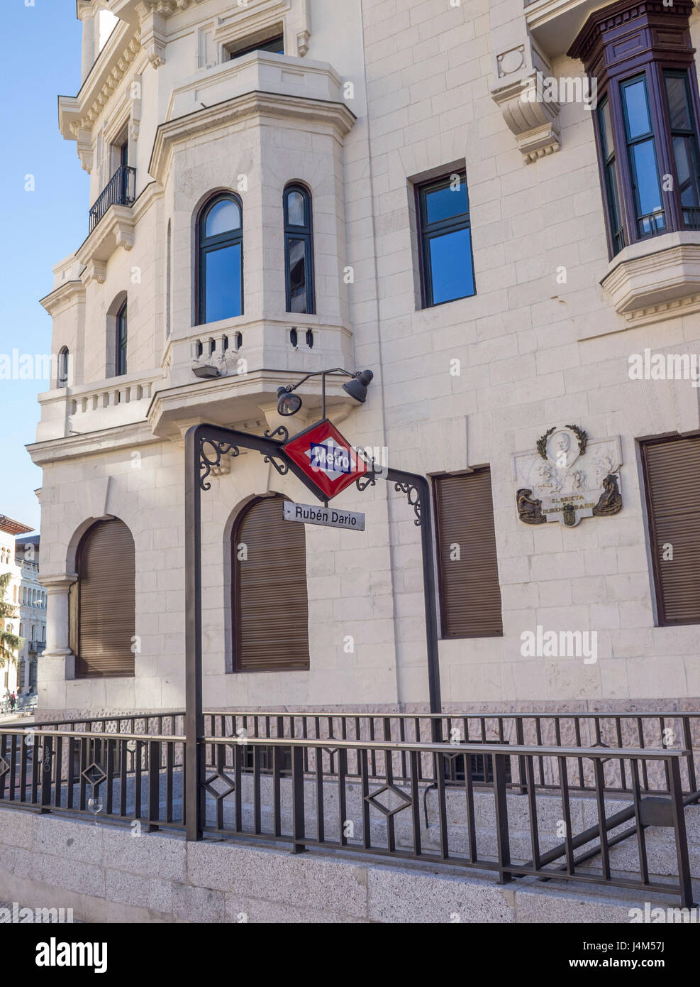 Salida de Metro de Rubén Darío En la Ciudad de Madrid, España. Stockfoto