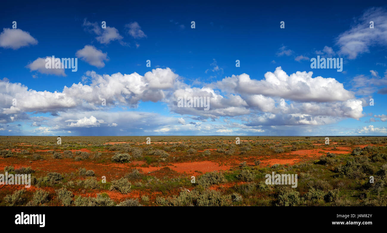 Weite der Landschaft in der Nähe von Broken Hill. Äußersten Westen New South Wales, Australien. Stockfoto
