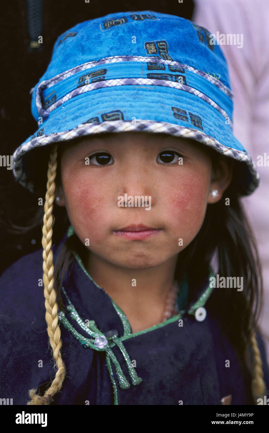 Mongolei, Provinz Övörhangay, Mädchen, Kopfbedeckungen, Portrait keine Modellfreigabe Zentralasien, Kind, 5-10 Jahre, einheimische, Mongolen, Pflege, Ansicht Kamera, dunkelhaarige, Zopf Blond, Natürlichkeit, ernst, Kindheit, außerhalb Stockfoto